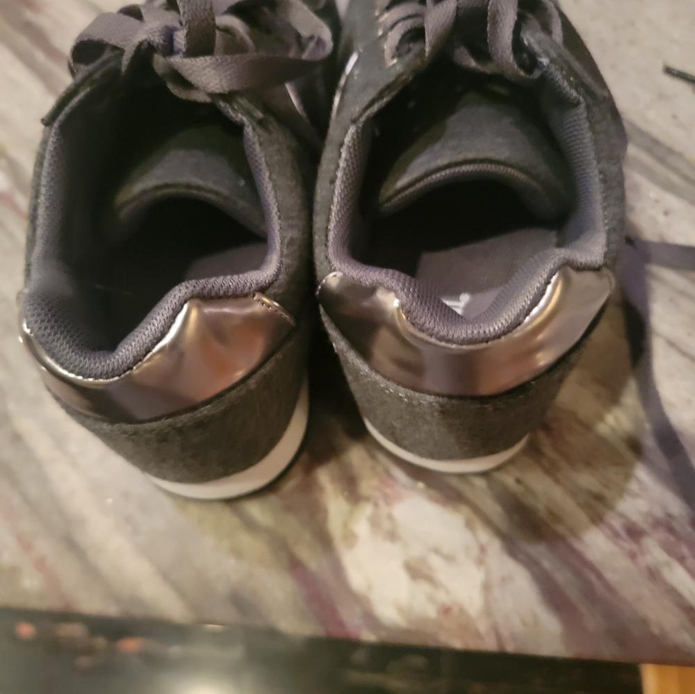 Everlast sneaker use once